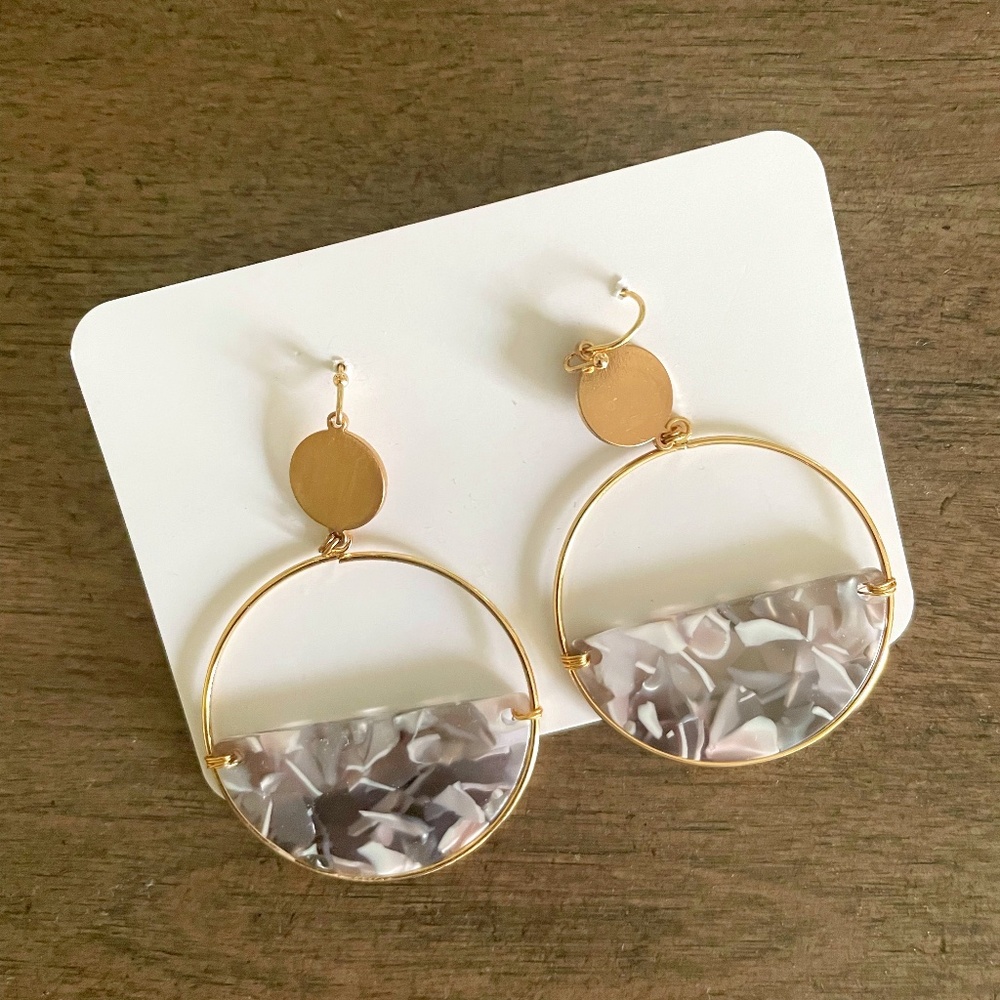 Never worn - Francesca's - Gold Dangle Earrings